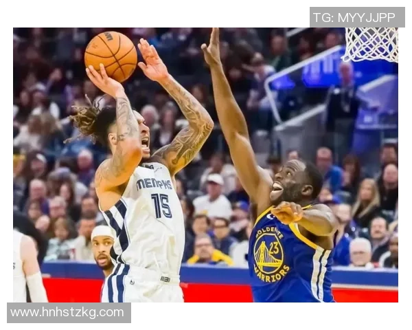 勇士与灰熊季后赛第六场激战回顾与精彩瞬间分析